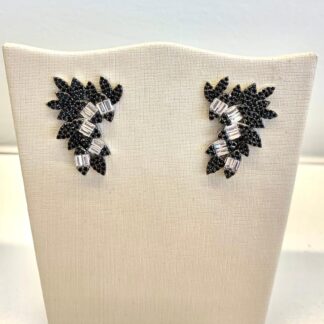 Brinco Mapa com Zircônia Negra e Baguete de Prata 925