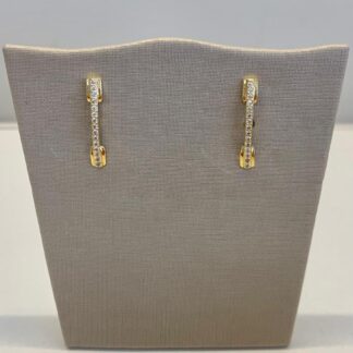 Brinco Linha Reta com Zircônias Banhado a Ouro 18k