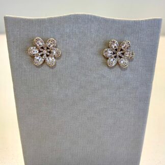 Brinco Flor Cravejado com Zircônias Banhado a Ouro 18k
