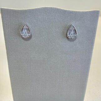 Brinco Gota com Baguete Cravejado de Zircônias de Prata 925