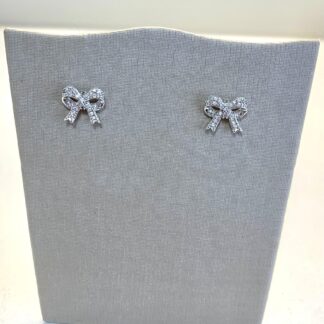 Brinco de Laço Cravejado de Zircônias de Ródio Branco