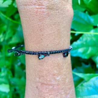 Pulseira de Zircônia Negra com Pingentes de Ródio Negro