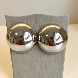 Brinco Meia Esfera G em Ródio Branco