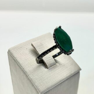 Anel Gota Esmeralda Cravejado de Zircônias Negras em Ródio Negro