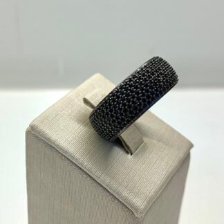 Anel com Fileiras de Zircônias Negras de Ródio Negro