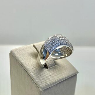 Anel Ondas Cravejada de Zircônias Prata 925