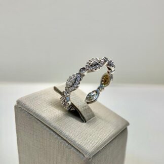 Anel com Zircônias em Prata 925 com Banho de Ouro Branco