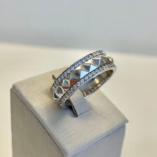 Anel com Spikes em Prata 925