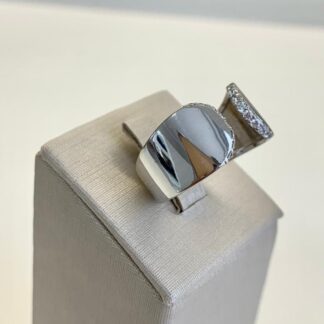 Anel Entre Aberto com Zircônias em Prata 925