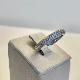 Anel Cravejado Zircônias em Prata 925