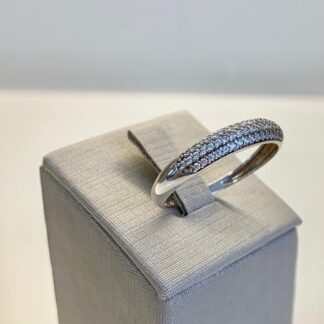 Anel Cravejado Zircônias em Prata 925