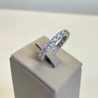 Aliança Cravejada de Zircônias em Prata 925