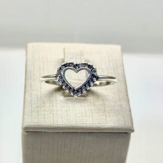 Anel Coração Vazado com Zircônias de Prata 925
