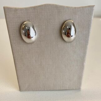 Brinco Oval Liso em Ródio Branco