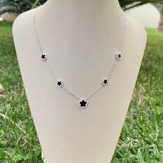 Colar Trevo Ônix com Cravação em Volta em Prata 925