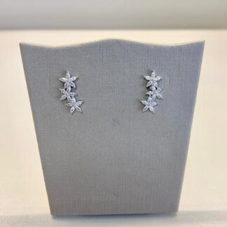 Brinco Ear Cuff 3 Flores de Zircônias Brancas em Prata 925