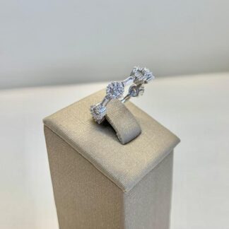 Anel Flor 8 Pétalas com Ponto de Luz Prata 925