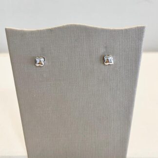 Brinco Trevo M Liso em Ródio