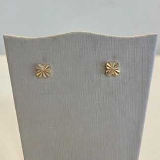 Brinco Trevo Raiado Banhado a Ouro 18k