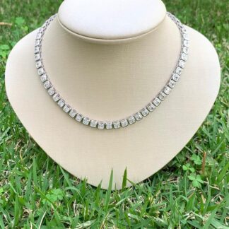 Colar Riviera Cravejado de Zircônias Quadradas em Ródio