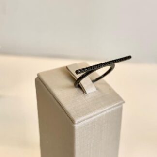 Anel Reto Zircônias Negras em Ródio Negro