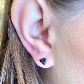 Brinco Florzinha em Prata 925 com Banho de Ródio Negro