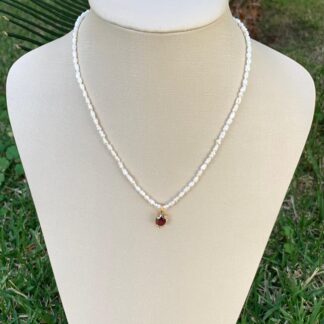 Colar Pérola Arroz com Gota de Granada Banhado a Ouro18k