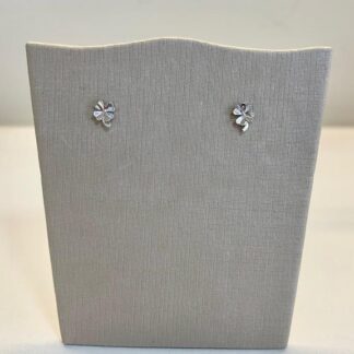 Brinco Flor Lisa P em Ródio Branco