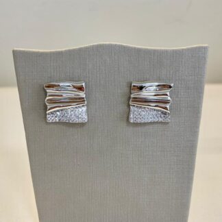Brinco Quadrado Nervuras com Zircônias em Ródio Branco