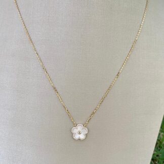Colar Flor Madrepérola com Ponto de Luz em Prata 925 e Banho de Ouro18k
