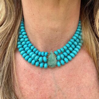 Colar Howlita Turquesa com Esmeralda Banhado a Ouro18k