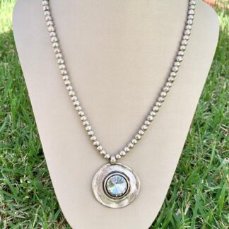 Colar Esferas com Cristal em Zamac