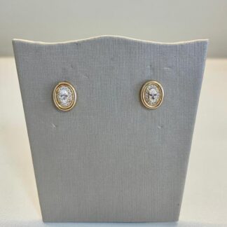 Brinco Oval com pedra Oval de 7mm em Prata 925 e Banho de Ouro18k