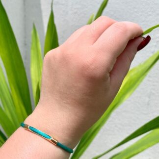 Pulseira Fio de Seda Azul com Detalhe Banhado a Ouro18k