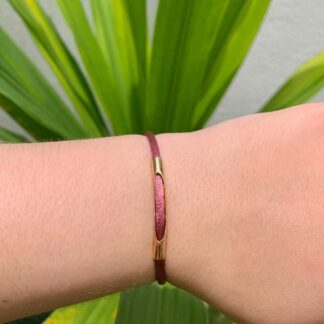 Pulseira Fio de Seda Rosa com Detalhe Banhado a Ouro18k