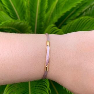 Pulseira Fio de Seda Rosa Claro com Detalhe Banhado a Ouro18k