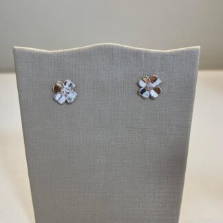 Brinco Flor G em Ródio Branco