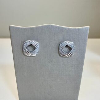 Brinco Quadrado com Micro Zircônia Branca em Ródio Branco