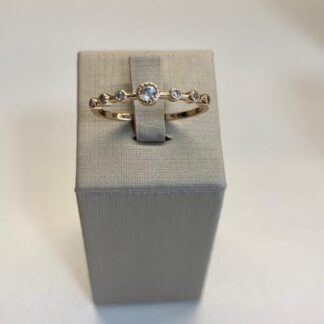 Anel Três Pedras de Zircônias Brancas Banhado a Ouro18k