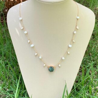 Colar de Pérola com Esmeralda Banhado a Ouro18k