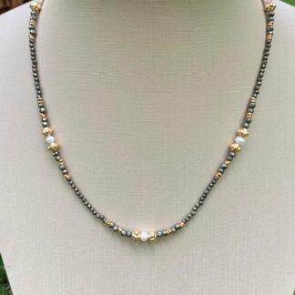 Colar de Pirita com Pérolas e Esferas Banhado a Ouro18k