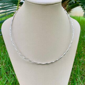 Aro Torcido Detalhado em Ródio Branco