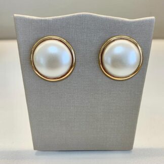 Brinco Redondo Pérola Shel Banhado a Ouro18k