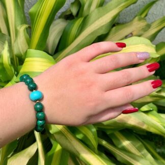 Pulseira de Malaquita com Howlita Turquesa e Fio de Silicone