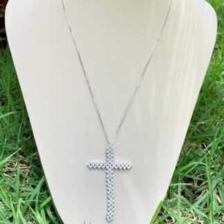 Colar Crucifixo Cravejado com Zircônias Brancas em Prata 925