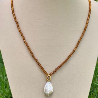 Colar Longo Zircônia Ferrugem com Pérola Barroca Banhado a Ouro18k