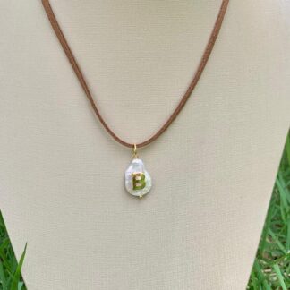 Colar Courinho com Pingente de Pérola Letra B Banhado a Ouro18k