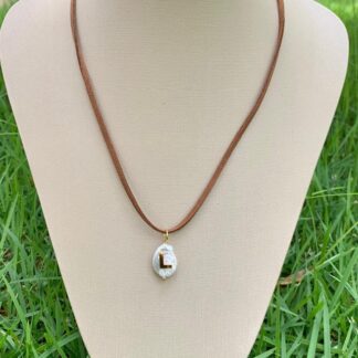 Colar Courinho com Pingente de Pérola Letra L Banhado a Ouro18k