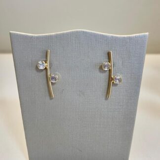 Brinco Reto com Pontos de Luz Banhado a Ouro18k