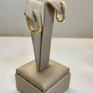 Brinco Retangular G Cravejado de Zircônias Banhado a Ouro18k